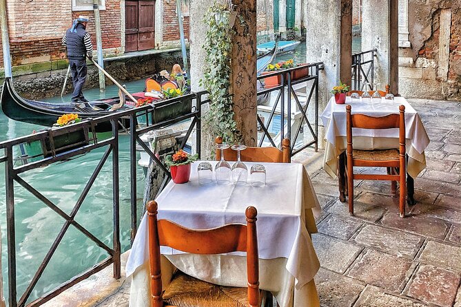 Venezia Walking Tour With Audio and Written Guide by a Local - Exploring Local Perspectives