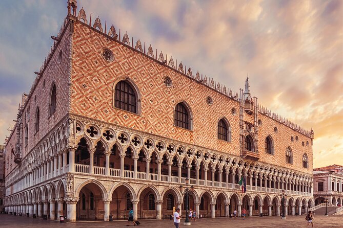 Venezia Walking Tour With Audio and Written Guide by a Local - Capturing Memorable Moments