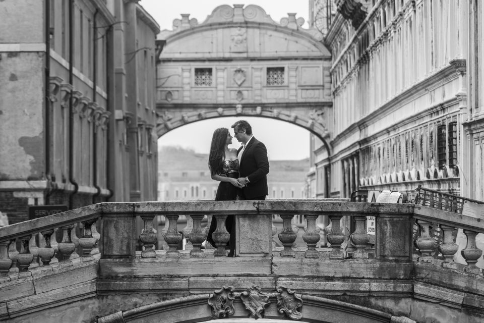 Venice: 2-Hour Family or Personal Photo Shoot - Professionally Edited Photos in 5 Days