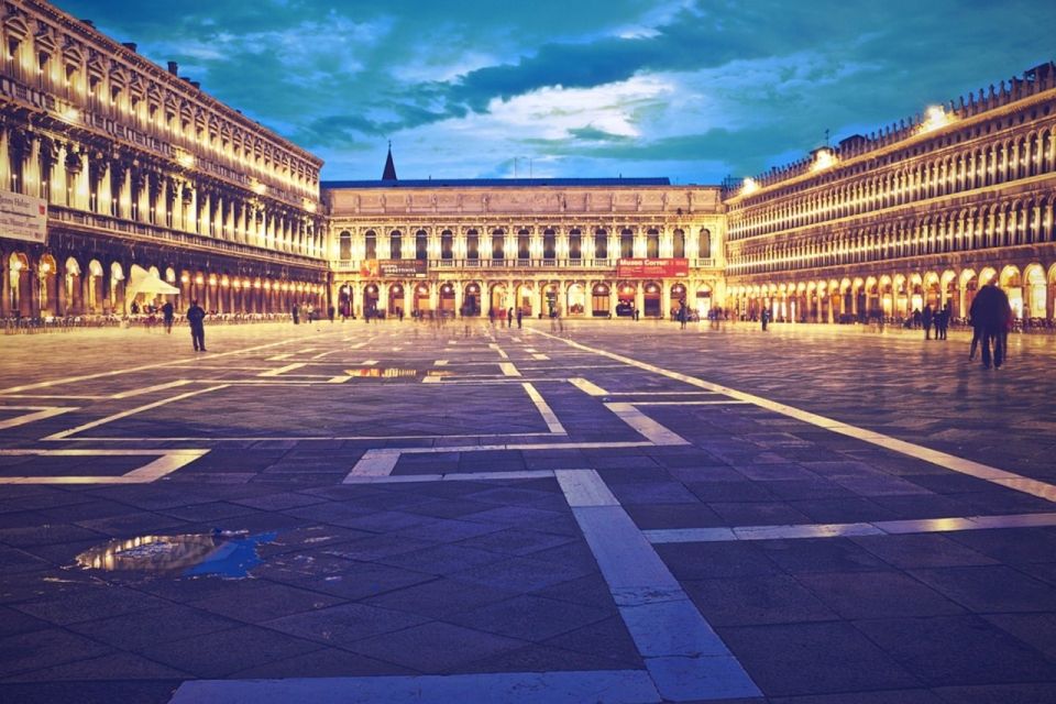 Venice: 2-Hour Private Walking Tour at Night - Panoramic Channels and Spots