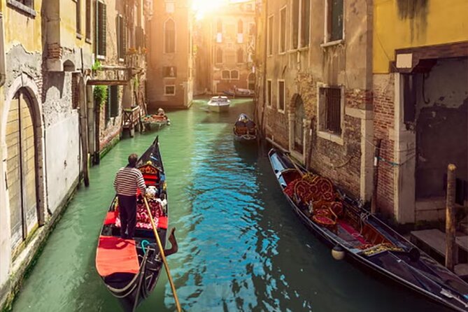Venice: 2 Hours Morning Walk Tour With Gondola Glide - Castello Neighborhood