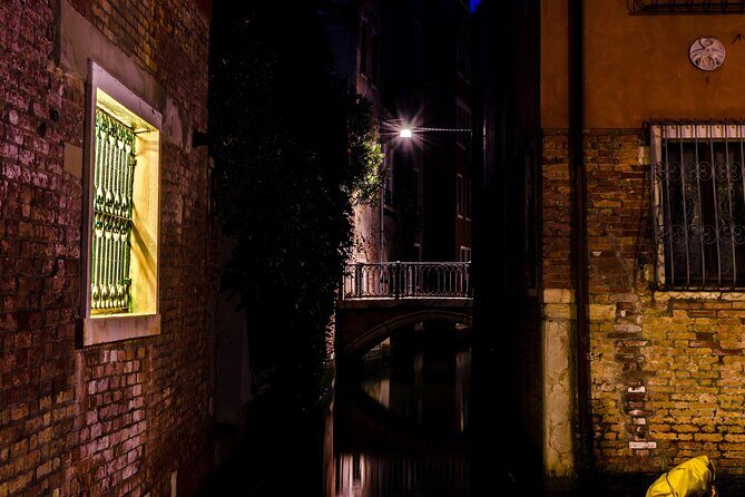 Venice at Sunset: Crimes, Legends and Mysteries - Authenticity and Value