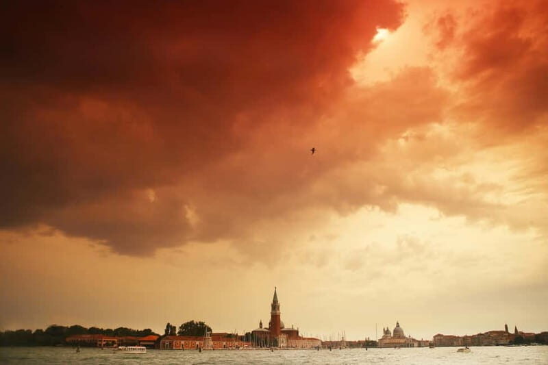 Venice: Boat Tour, Murano, Burano & Mysterious Secret Island - Key Points