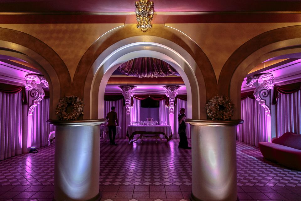 Venice: Cabaret Dinner Show - Key Points