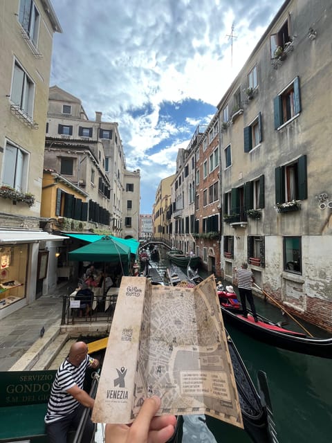 Venice City Escape: Hunting for LOMO Dal Capelon - Solving Riddles and Finding Treasures