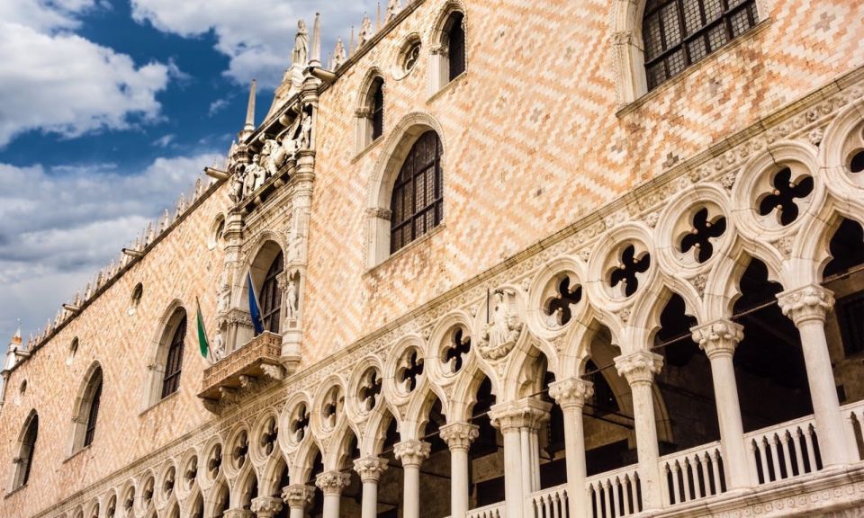 Venice: Doges Palace & Bridge of Sighs Small Group Tour - Exploring the Gothic Exterior and Lavish Artwork