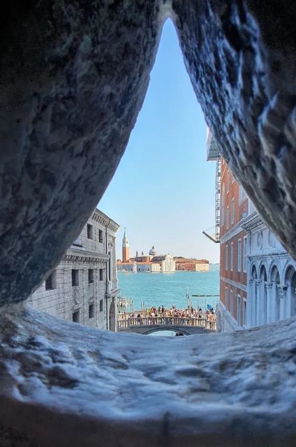 Venice: Doges Palace & Bridge of Sighs Small Group Tour - The Advantages of a Small Group Tour