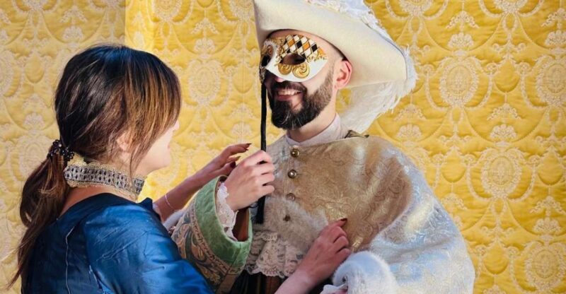 Venice: Dress-Up Experience - Location and Accessibility