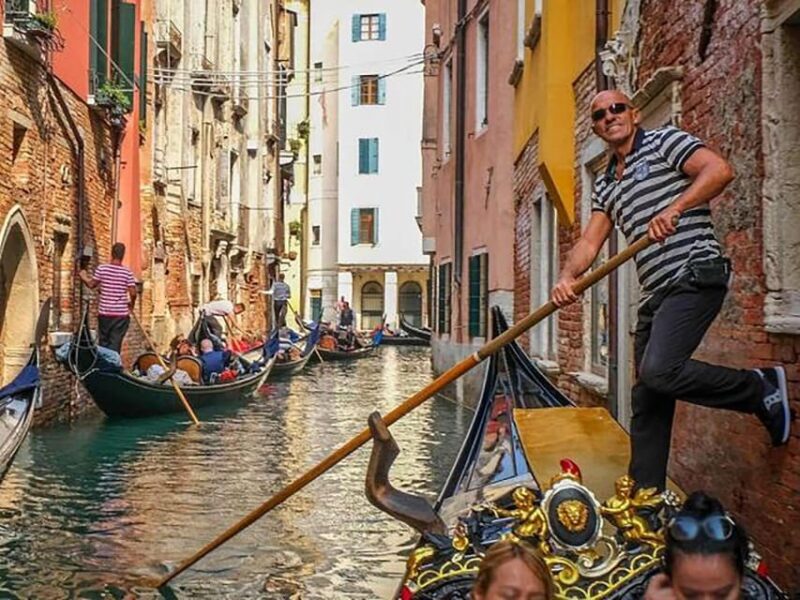 Venice: Exclusive Gondola Tour of Grand Canal & Secret Spots - The Experience at a Glance