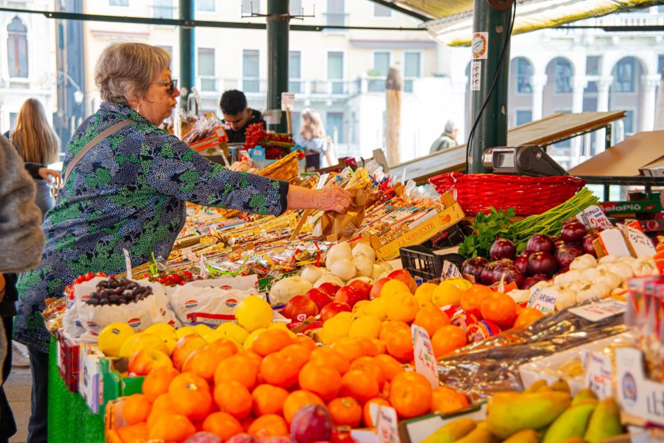 Venice: Food Tasting Tour With Cicchetti and Wine - Exploring Venetian Districts