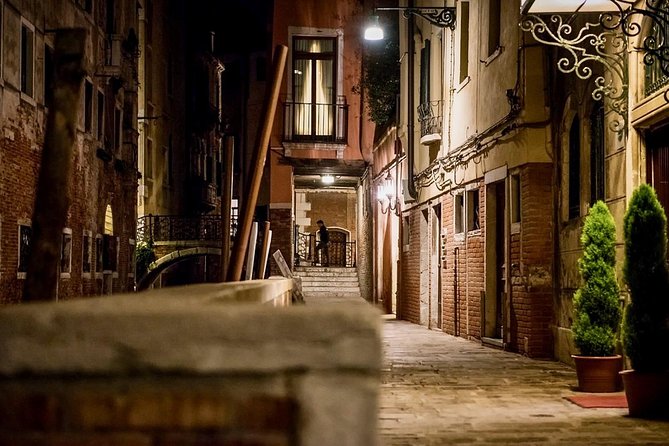 Venice Ghost & Legends Walking City Tour - Optional Gondola Ride