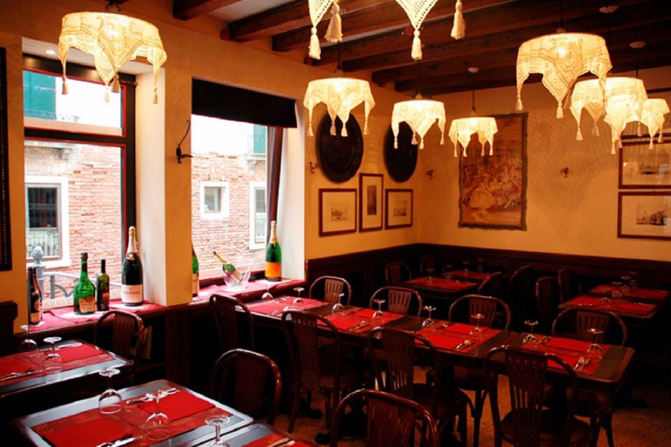 Venice: Gondola Ride and Dinner Experience - Key Points