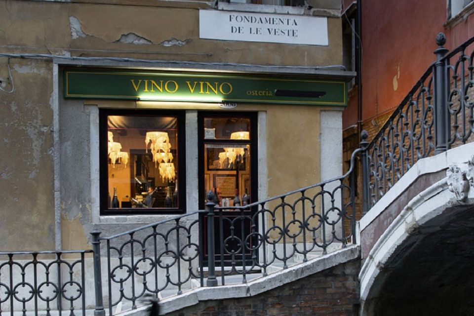 Venice: Gondola Ride and Dinner Experience - Savoring the Venetian Cuisine
