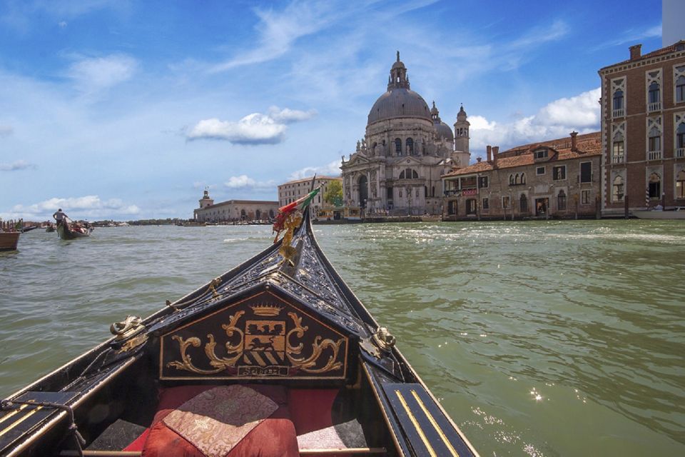 Venice: Gondola Ride and Dinner Experience - Taking in the Ambiance
