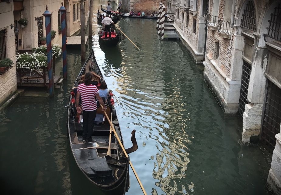 Venice: Gondola Ride & Guided Tour of St. Marks Basilica - Meeting Points and Details