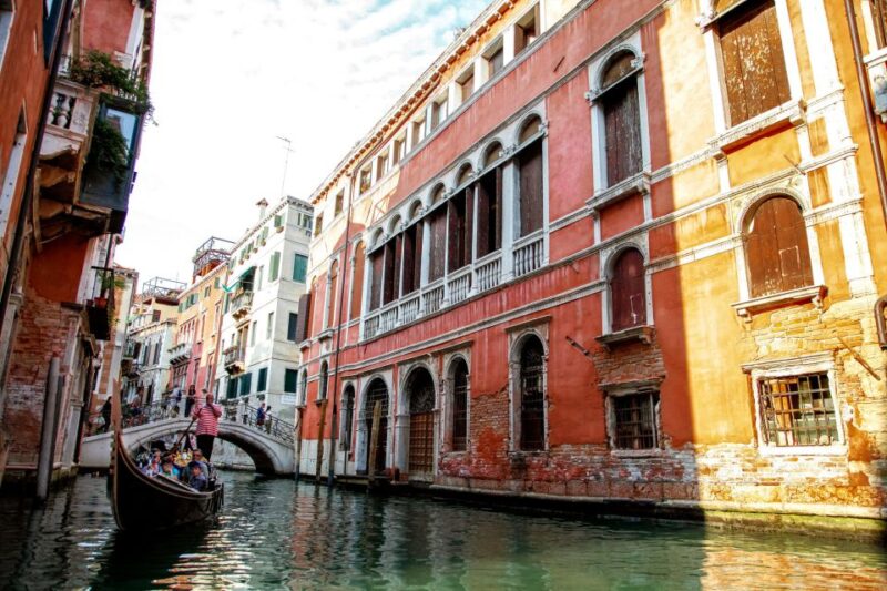 Venice: Gondola Ride With Live Guide - Booking and Scheduling