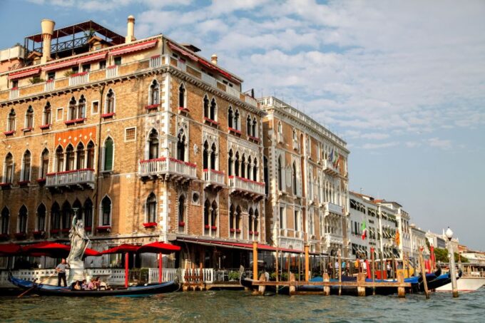 Venice: Gondola Ride With Live Guide - Customization Options