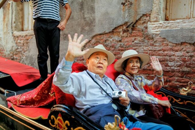 Venice: Gondola Ride With Live Guide - Preparing for the Gondola Ride