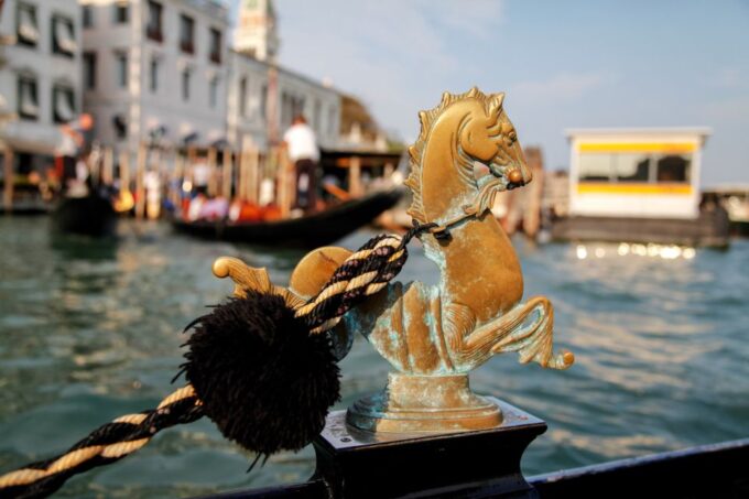 Venice: Gondola Ride With Live Guide - Additional Tips and Considerations