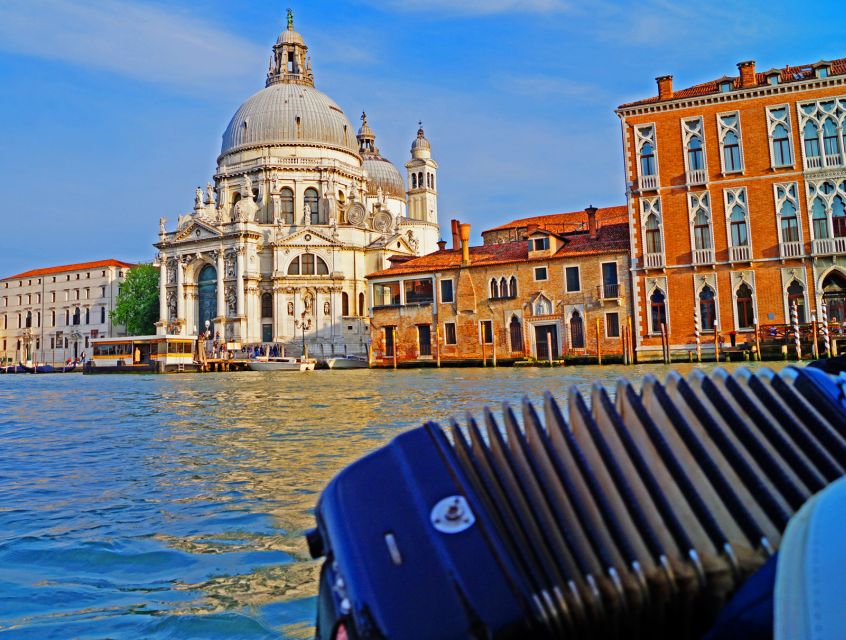 Venice: Gondola Ride With Serenade and Romantic Dinner - Serenade Performance