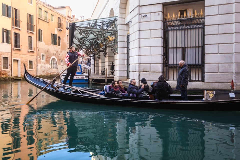 Venice: Gondola Ride With Serenade and Romantic Dinner - Carnival Mask Gift