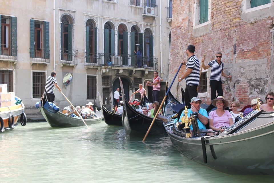 Venice: Grand Canal by Gondola With Live Commentary - Key Points