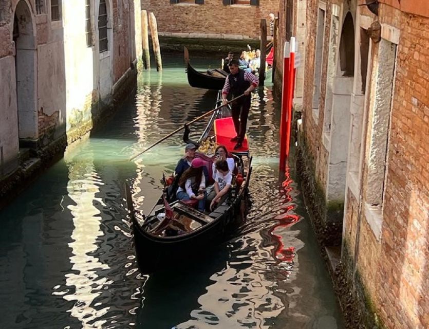 Venice: Grand Canal by Gondola With Live Commentary - Booking Process