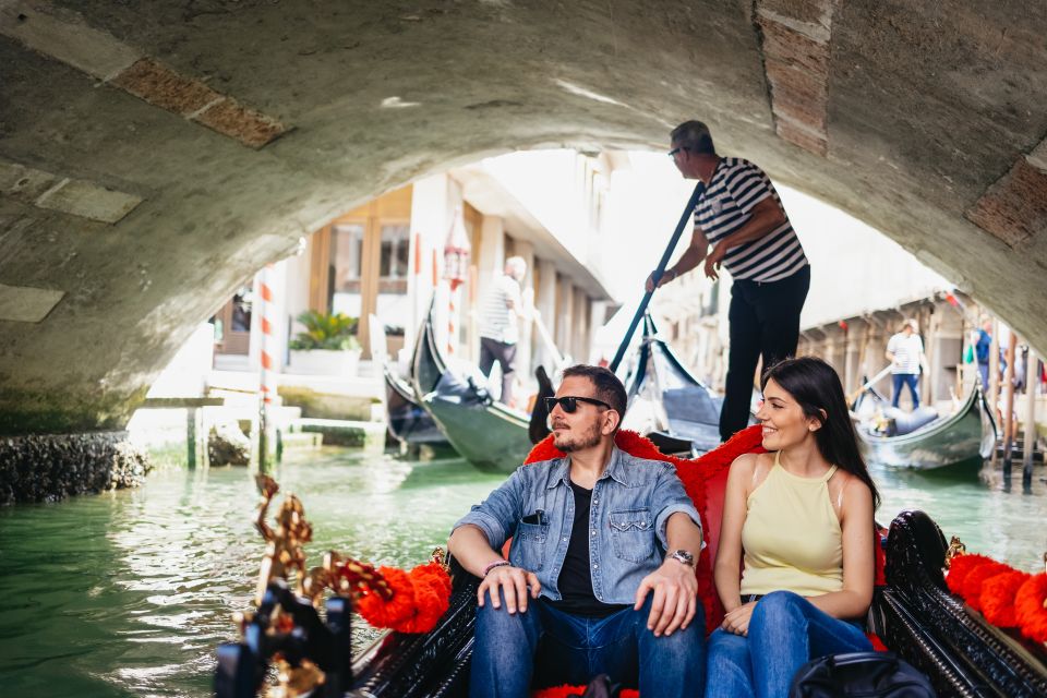 Venice: Grand Canal Gondola Ride With App Commentary - Gondola Experience