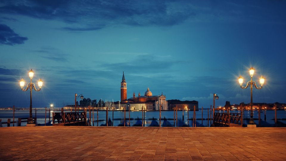 Venice: Highlights and Hidden Gems Night Walking Tour - Discovering Ancient Stories and Legends