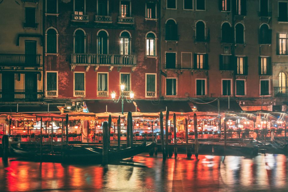 Venice: Highlights and Hidden Gems Night Walking Tour - Magical Nightlife Atmosphere