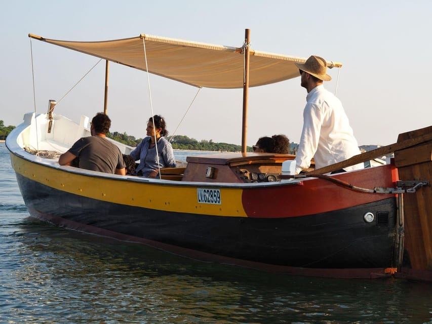 Venice: Islands Tour by Bragozzo – Murano, Burano & Torcello - Exploring Murano