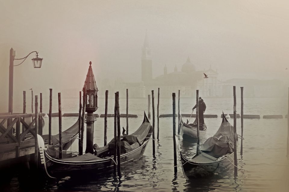 Venice Legends & Ghosts: 1-Hour Walking Tour - Detailed Tour Itinerary