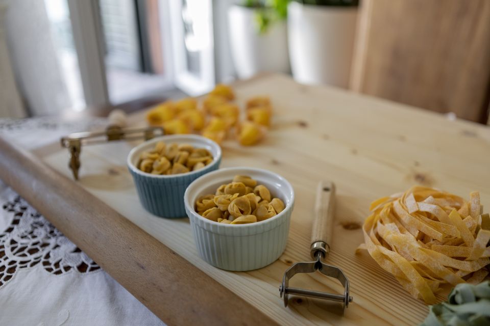Venice: Pasta and Tiramisu Class at a Locals Home With Wine - Expert Home Cook Instructor
