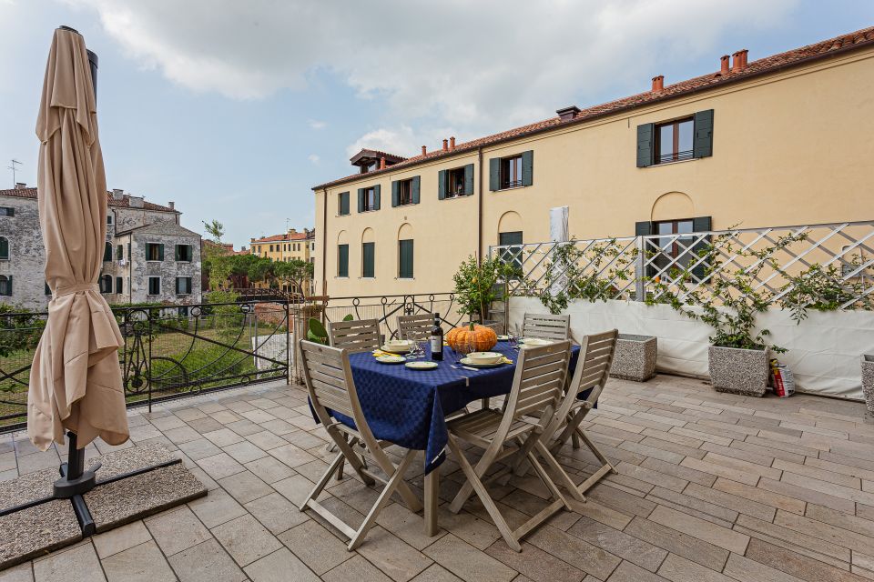 Venice: Pasta and Tiramisu Class at a Locals Home With Wine - Dietary Accommodations Available