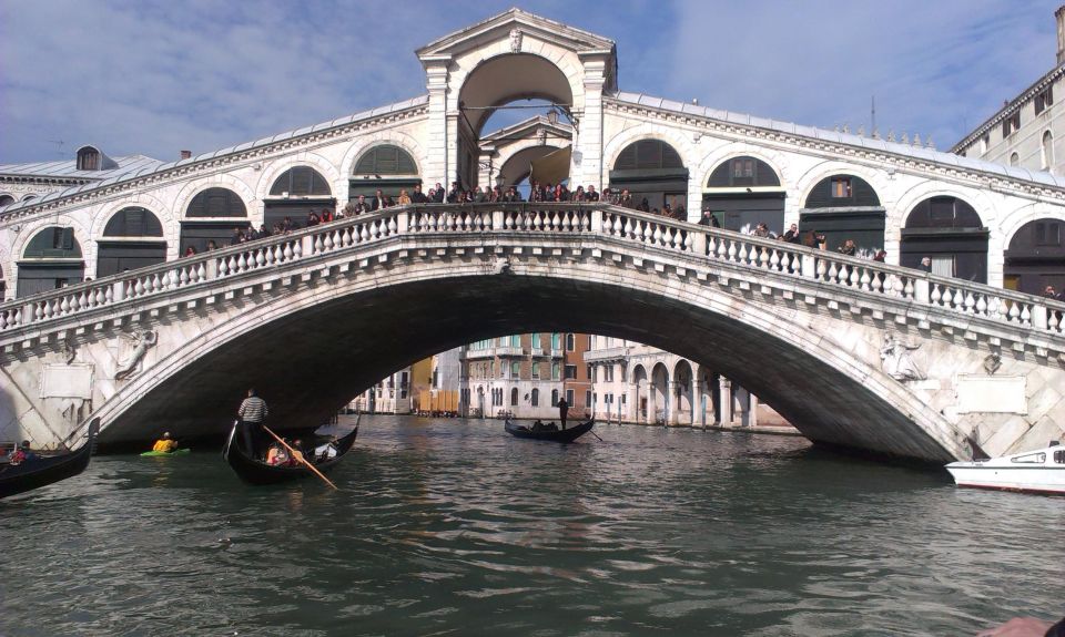 Venice: Private 2-Hour Walking Tour - Venetian Lifestyle Immersion