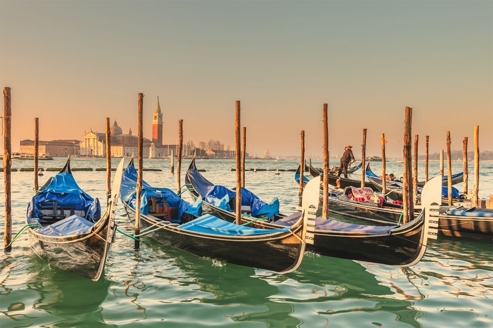 Venice: Private Gondola Cruise for up to 5 Passengers - Sights to See During the Cruise