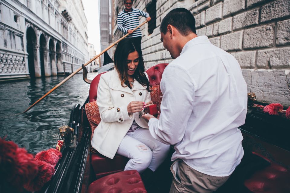 Venice: Private Gondola Ride With Professional Photographer - Highlights and Benefits