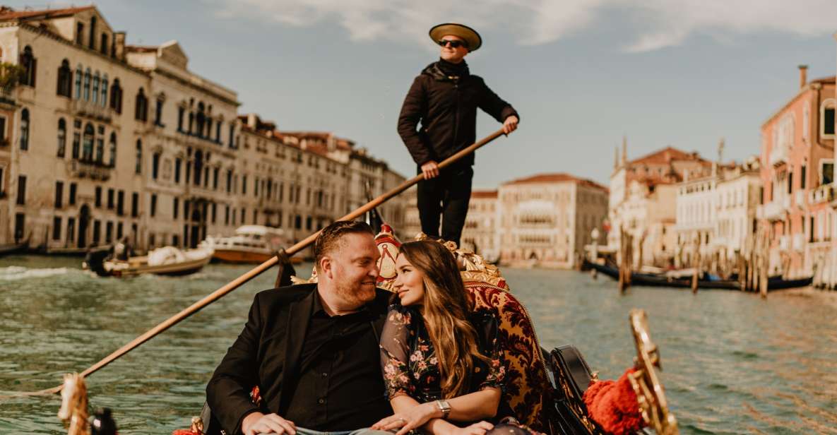 Venice: Private Gondola Ride With Professional Photographer - Gondola Ride Experience