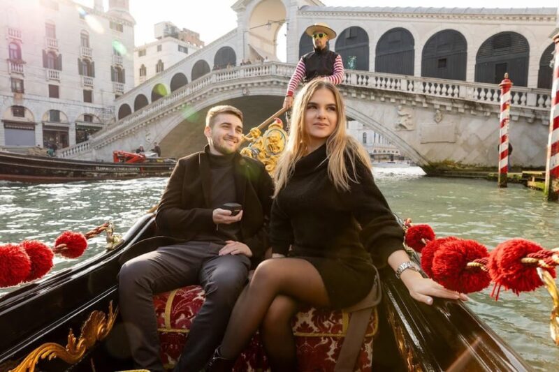 Venice: Private Photoshoot In Gondola - What Makes This Photoshoot Stand Out?