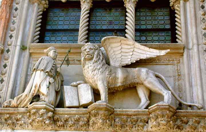 Venice: Private Tour with Doge's Palace, St. Mark's, Gondola - Exploring Venice’s Hidden Corners: Rialto and Marco Polo’s House