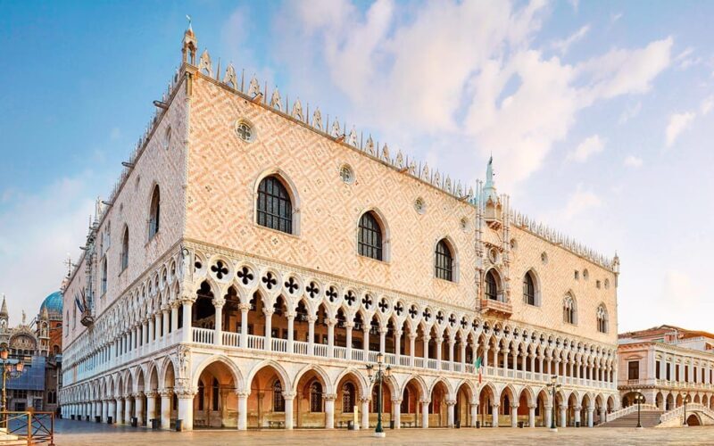 Venice: Private Walking Tour with Gondola Ride - Key Points