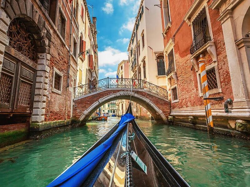 Venice: Rialto Bridge Guided Tour and Shared Gondola Ride - A Deep Dive into the Venice Tour Experience
