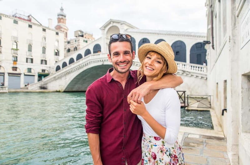 Venice: Romantic Photoshoot for couples - Exploring Venice with Your Photographer Guide