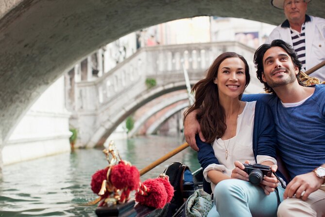 Venice: Romantic Sunset Gondola Ride - Gondola History and Craftsmanship