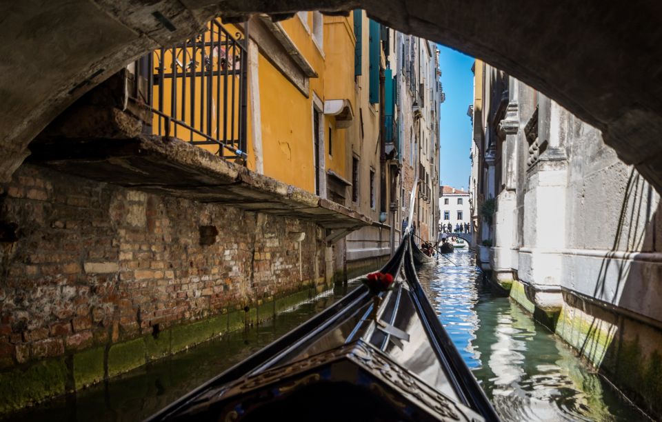 Venice: Shared Gondola Ride Across the Grand Canal - Key Points