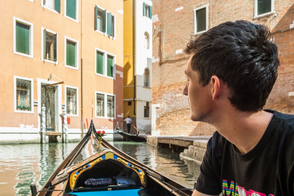 Venice: Shared Gondola Ride Across the Grand Canal - Key Features of the Ride