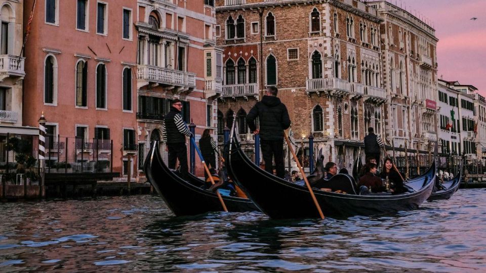 Venice: Shared Gondola Ride at Sunset - Key Points