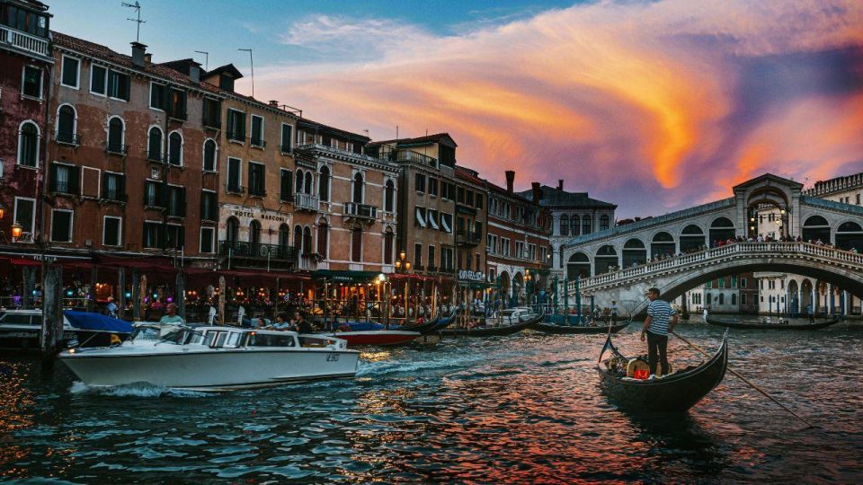 Venice: Shared Gondola Ride at Sunset - Experience Highlights