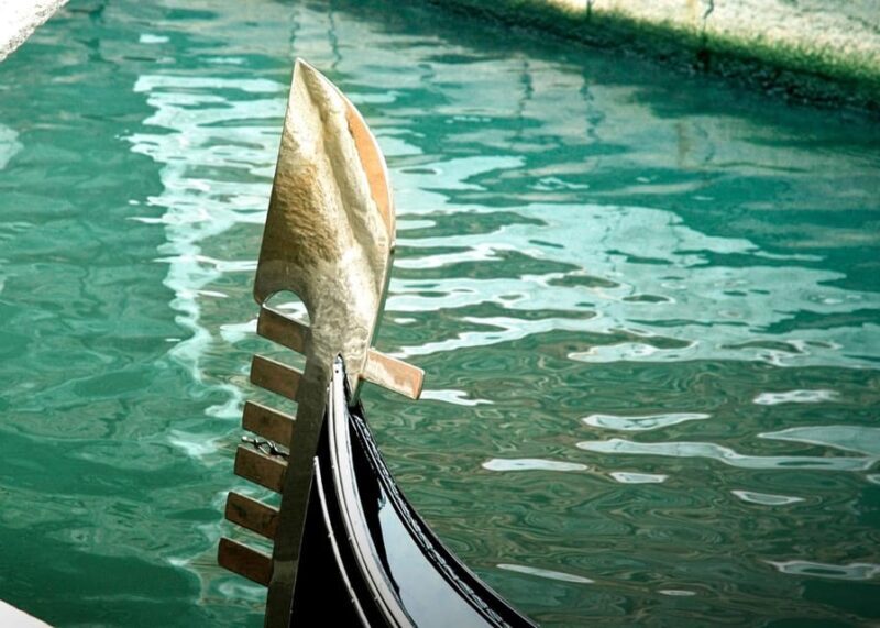 Venice: Shared Gondola Through breathtaking Bridge of Sighs - Authenticity and Cultural Insight