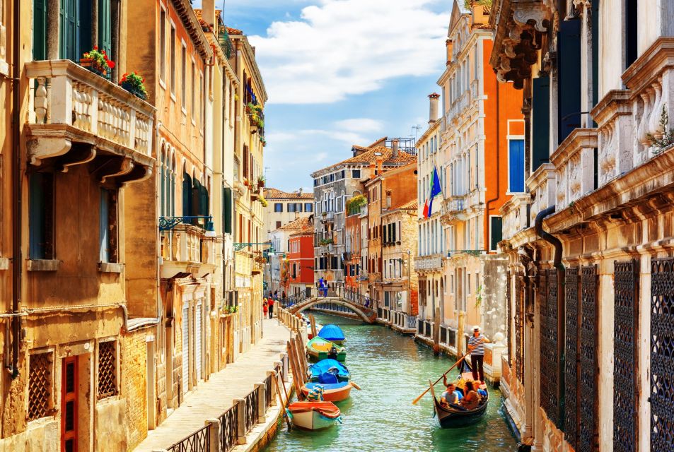 Venice: Small Group Guided Walking Tour & Food Tastings - Glass Factory